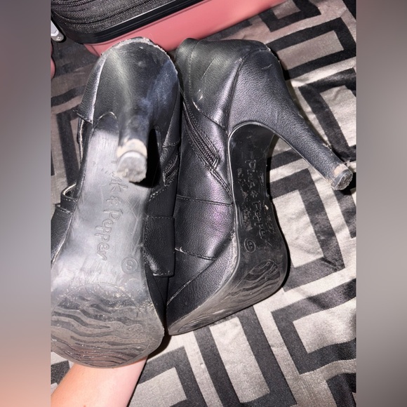 Heels - Picture 3 of 3